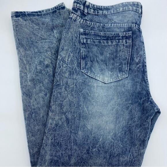 True Rock Distressed Jeans in Size 42 x32 - Picture 3 of 7
